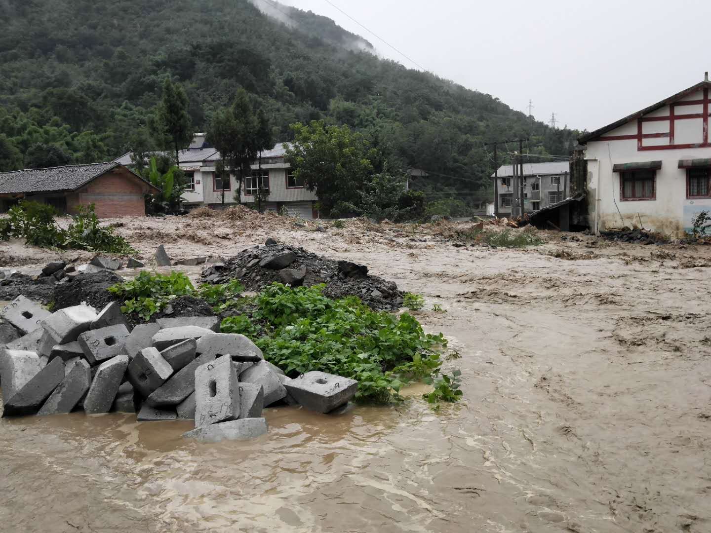 泥石流、山體滑坡等地質(zhì)災(zāi)害時(shí)有發(fā)生